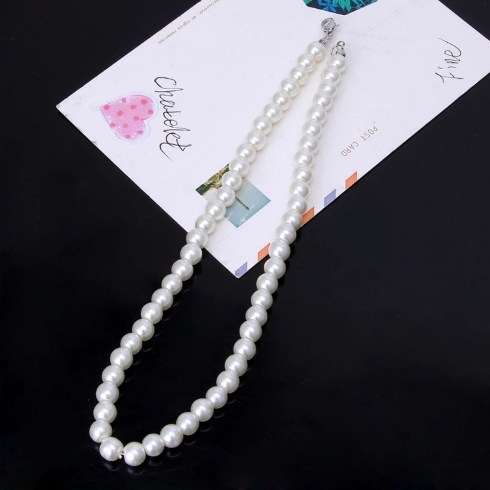 Elegant ivory white glass imitation pearl necklace - Picture 2 of 6